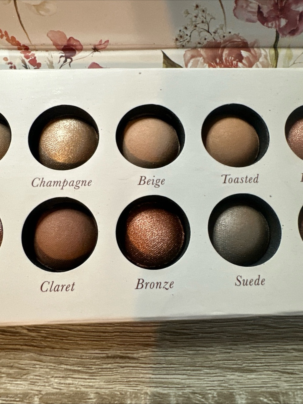Laura Geller Modern Marvels 14 Multi-Finish Baked Eyeshadow Palette - Floral - Picture 5 of 8